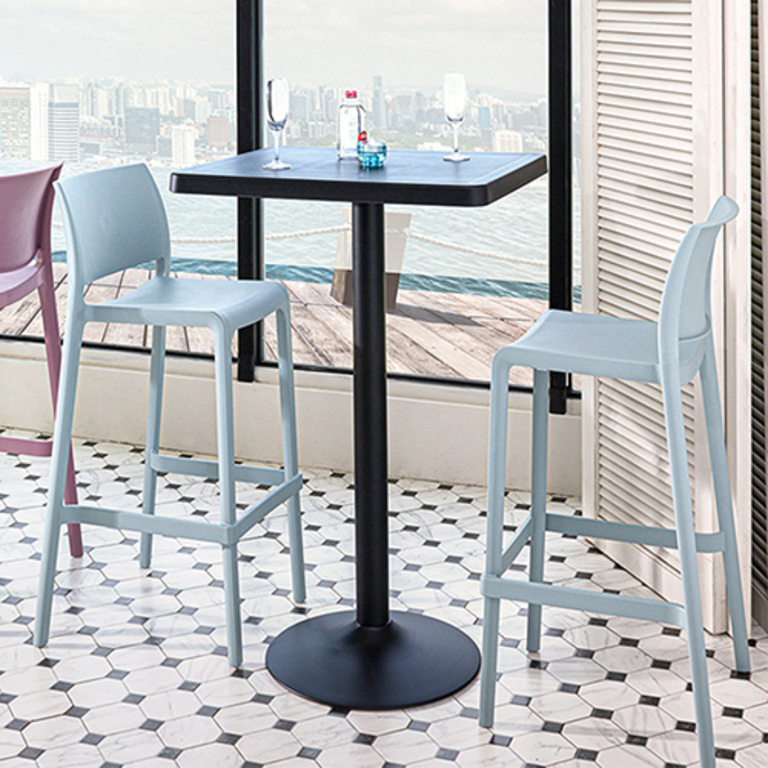 MESA MODELO OULU Mesa Alta Cuadrada