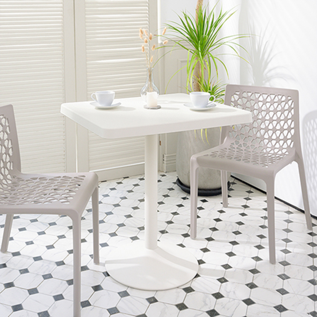 MESA MODELO OULU Mesa cuadrada