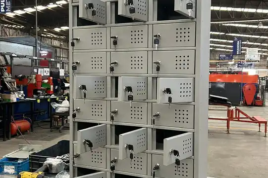 Proyecto Gábinetes móviles metálicos y lockers